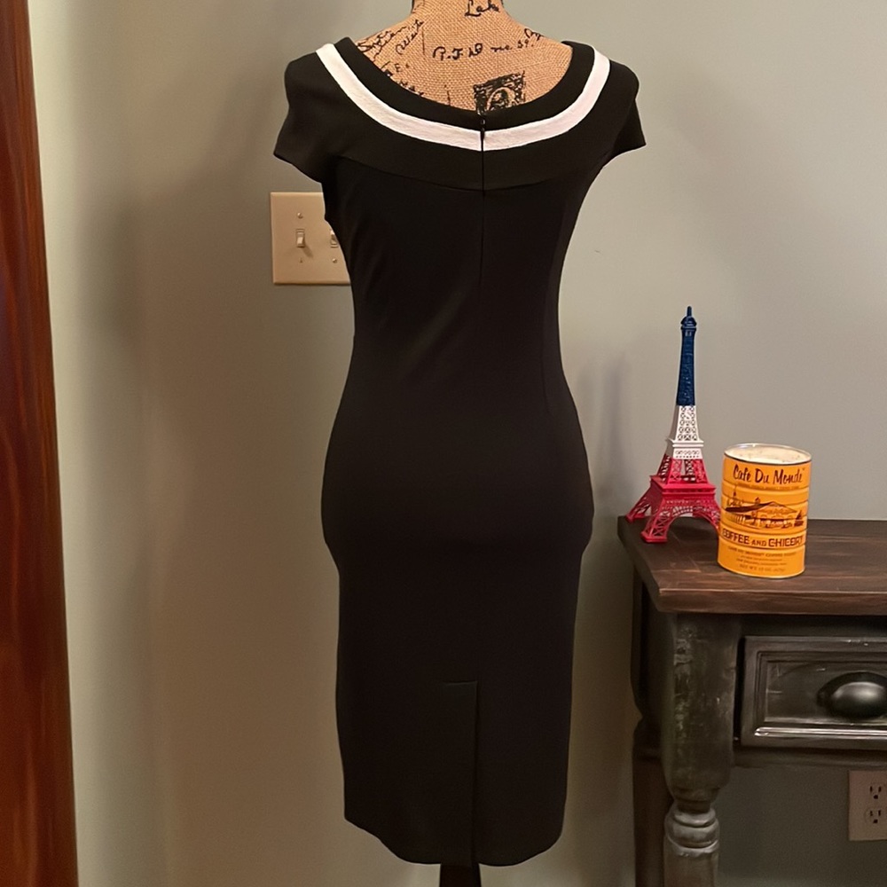 Nice-forever black form fitting dress, size medium. - Picture 11 of 16